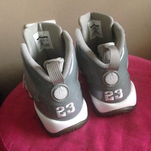 Cool Grey 9s 🕧 - Picture 4 of 4