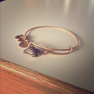 Alex and Ani bracelet / Gold / Conch Shell