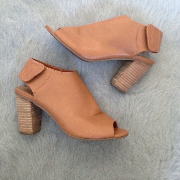 Reposh: great peep toe, cutout, heeled, booties