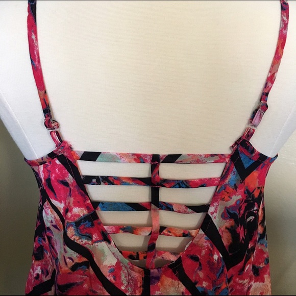Caged Back Multi Colored Top - Picture 3 of 4