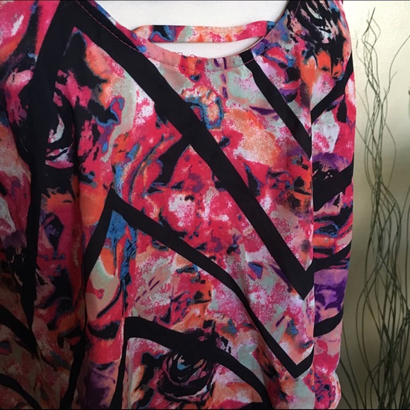 Caged Back Multi Colored Top - Picture 4 of 4