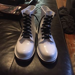 White rain boots size 8.5 / 9