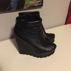 Heart & Soul edgy wedge black boots
