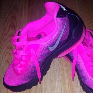 nike air max invigor womens purple