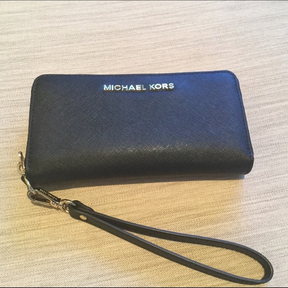 Michael Kors Handbags - Michael Kors wallet