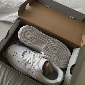 White Nike Air Force 1