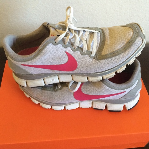 ‼️SOLD‼️ Pink & White Nike Free 5.0 - Picture 2 of 4