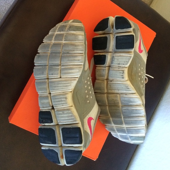 ‼️SOLD‼️ Pink & White Nike Free 5.0 - Picture 3 of 4