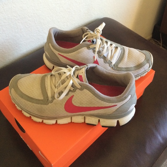 ‼️SOLD‼️ Pink & White Nike Free 5.0 - Picture 4 of 4