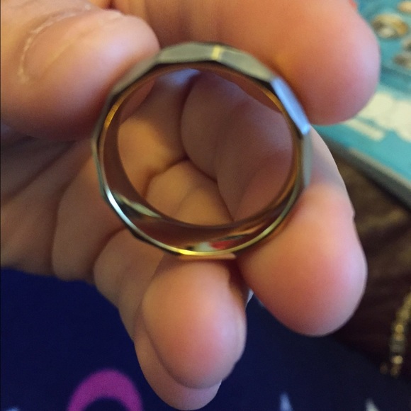 Ring - Picture 2 of 4