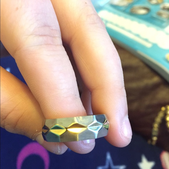 Ring - Picture 3 of 4