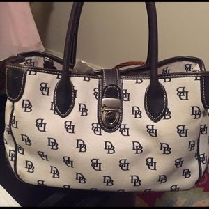 Black and white Dooney & Bourke handbag