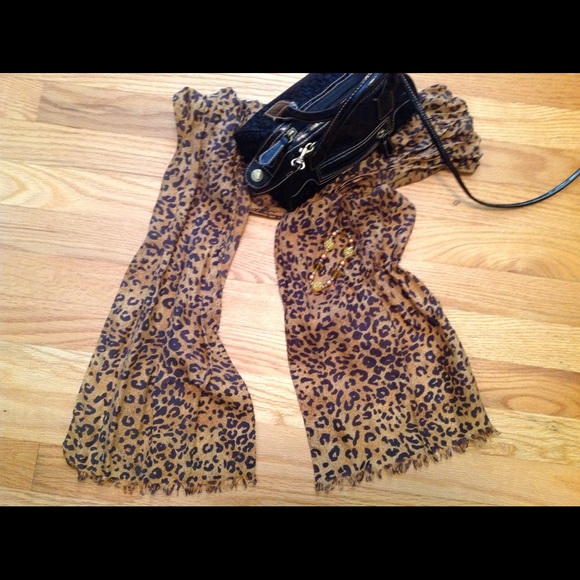 Vintage - Express 💯 Silk Blouse🆒⭐️ - Picture 3 of 3