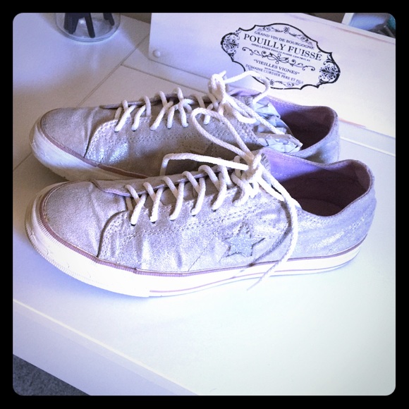 🌟CONVERSE ( one star ) sneakers🌟