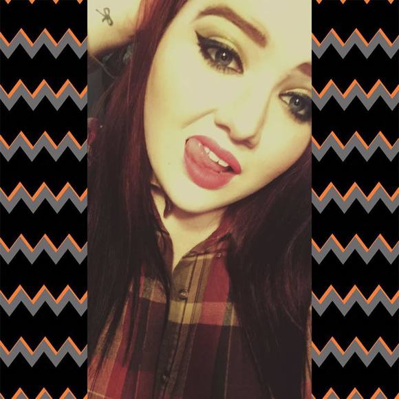 Meet your Posher, Holly