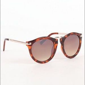 Kendall and Kylie tortise Pacsun sunglasses