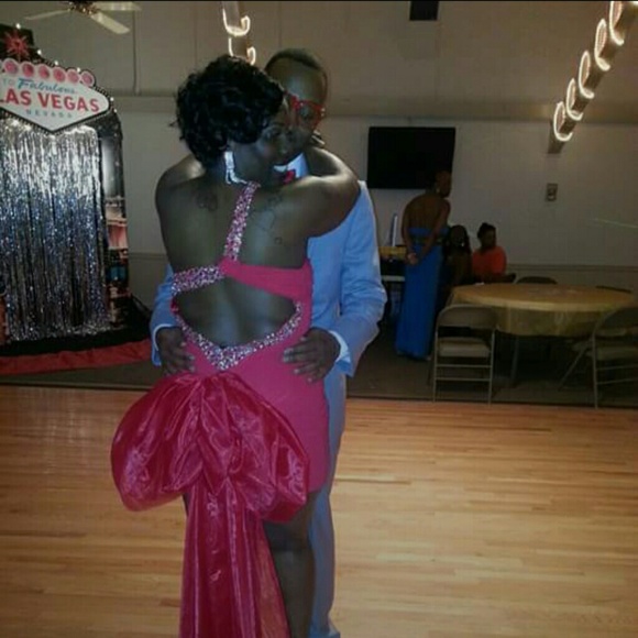 RED PROM DRESS - Picture 2 of 2