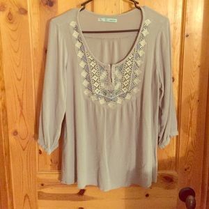 3/4 sleeve length dress shirt with embroidery