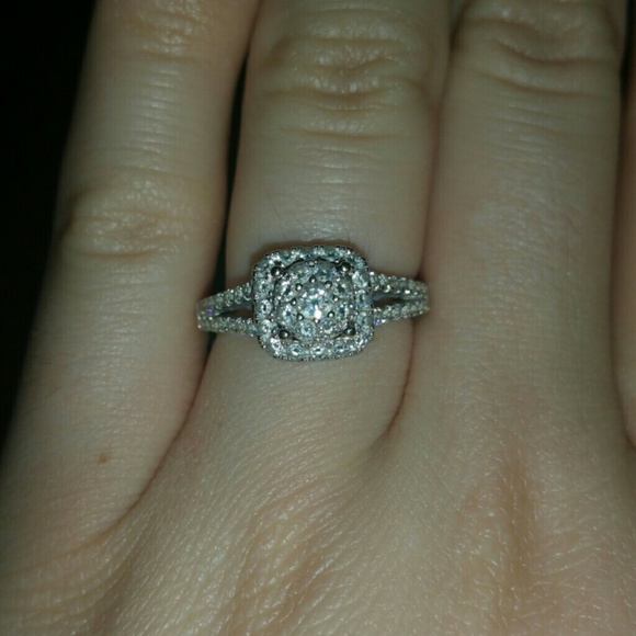 Engagement Ring - Picture 1 of 4