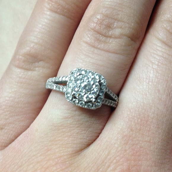 Engagement Ring - Picture 4 of 4