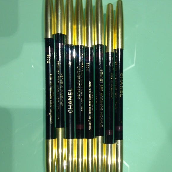 CHANEL LIPLINER- brand new Rose LIPLINER w brush
