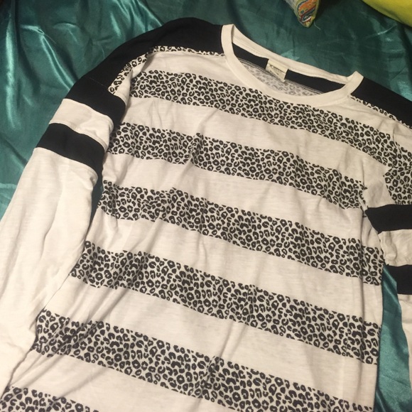 Vs pink striped chetah crew