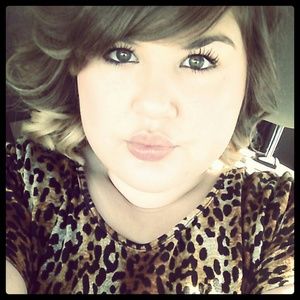 Meet your Posher, Adrianna