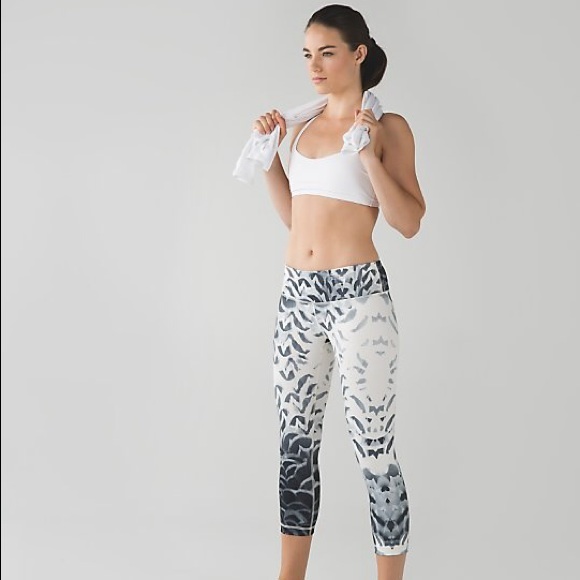 ✖️SOLD✖️ Lululemon Pretty Plume Crops