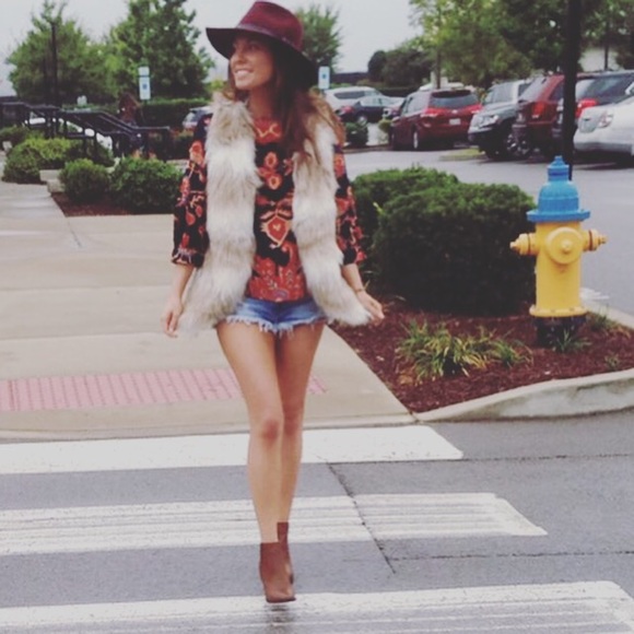 Meet your Posher, Kayla