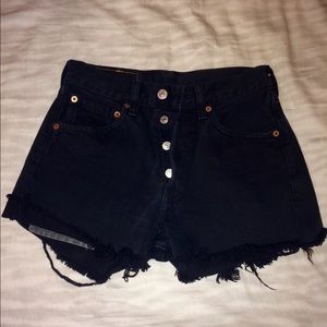 Levi high-waisted black shorts ✨
