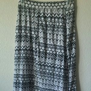 Long pattern skirt