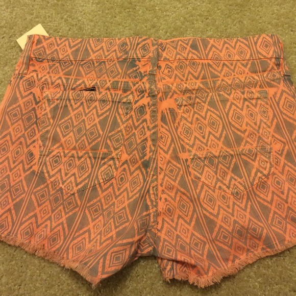 Shorts - Picture 3 of 4
