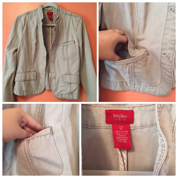 Cream colored jacket - Picture 2 of 4