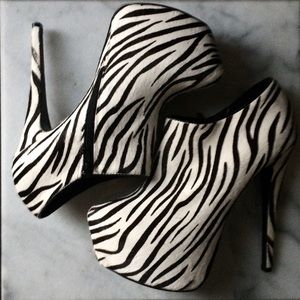 Steve Madden Vippper Zebra Calf Hair Booties