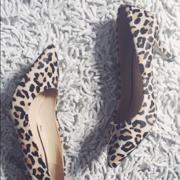 Leopard print 2 1/2 inch heel pumps