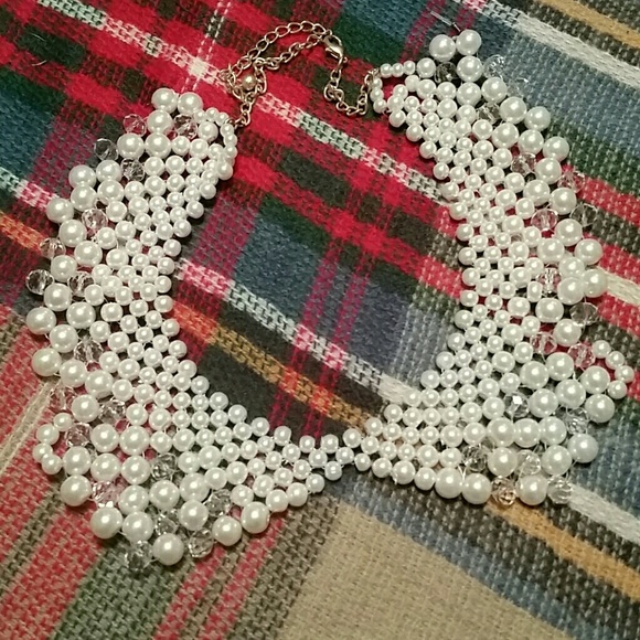 NWOT Pearl and crystal Peter pan collar necklace