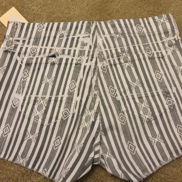 Shorts - Picture 3 of 3