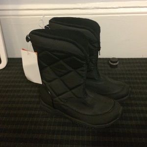 Black snow boots