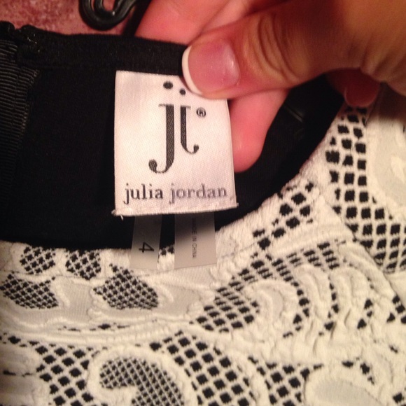 white lace dress - Picture 3 of 4