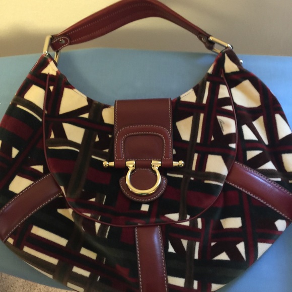 Gucci 85th Limited addition Jackie O Collection! - Picture 2 of 4