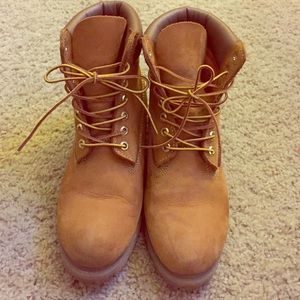 Wheat and gold timberlands men's 7.5/ women's 9
