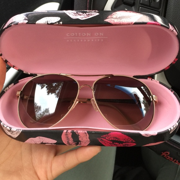 STEVE MADDEN sunglasses