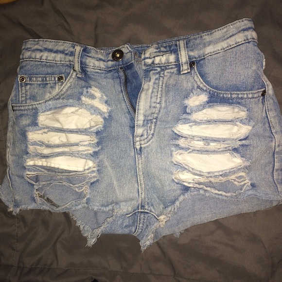 Ripped high waisted shorts - Picture 1 of 3