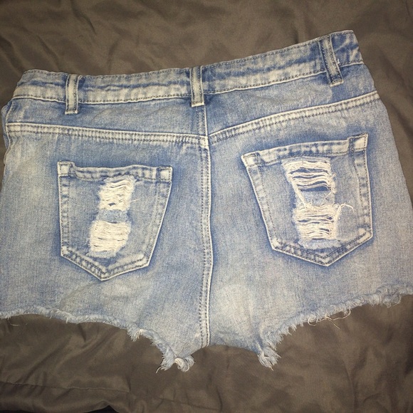 Ripped high waisted shorts - Picture 3 of 3