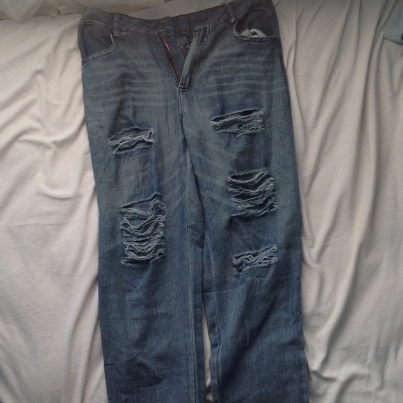 Distressed Boyfriend Jeggings