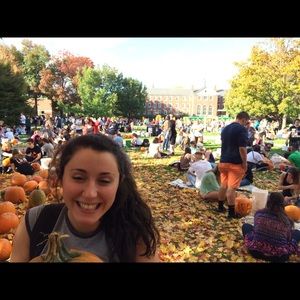 Meet your Posher, Julia