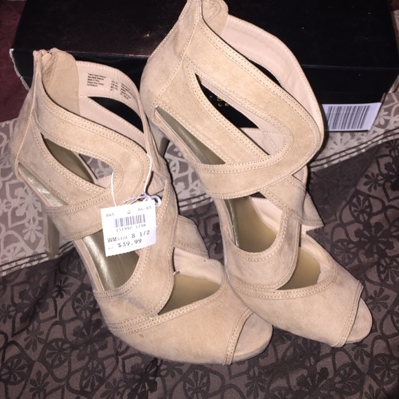 🍂🍁Tan fall heels. - Picture 4 of 4