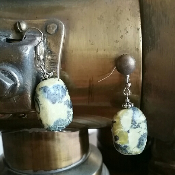 Yellow/black stone drop earrings