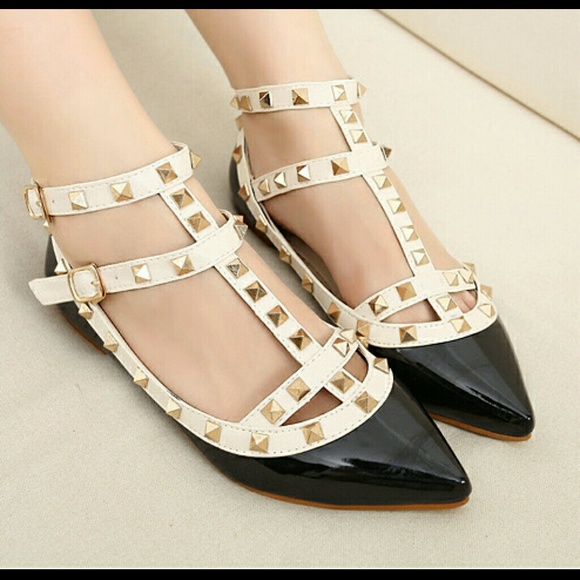 Cute BLACK STUD FLATS