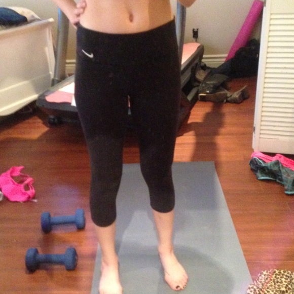 black nike yoga pants